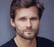 Alexis Michalik biographie de l'acteur, dramaturge, metteur en scène, scénariste, réalisateur