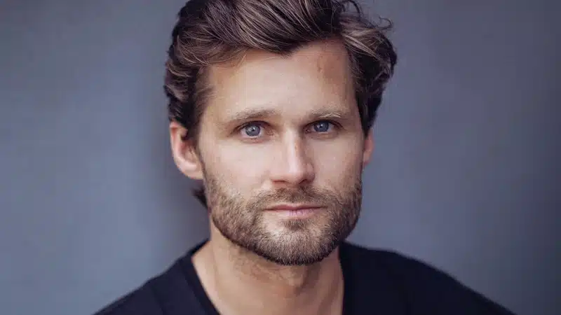 Alexis Michalik biographie de l'acteur, dramaturge, metteur en scène, scénariste, réalisateur