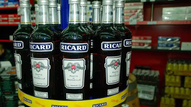 Pourquoi le Pastis 51 est-il l'apéritif préféré des Français