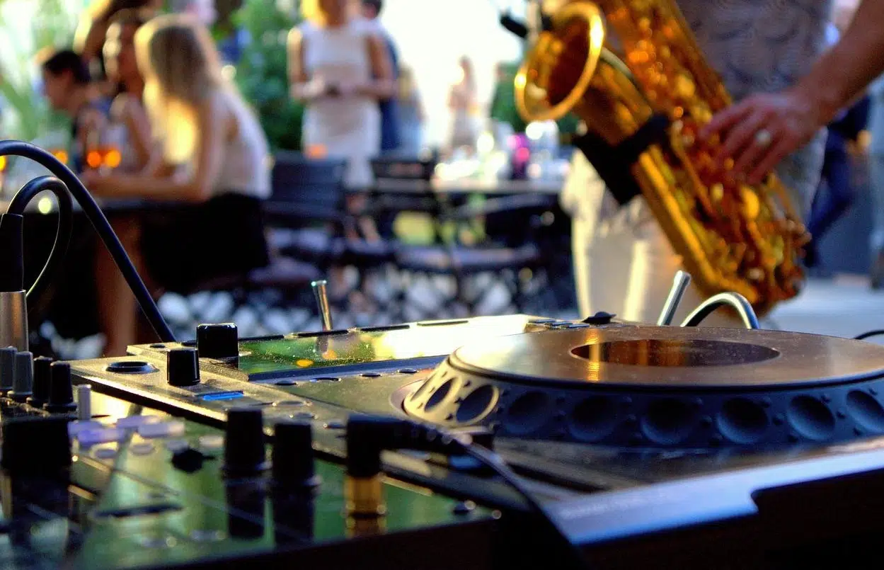 Une fête avec de la musique
